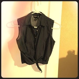 Mid-riffed black/white polka-dot sleeveless top